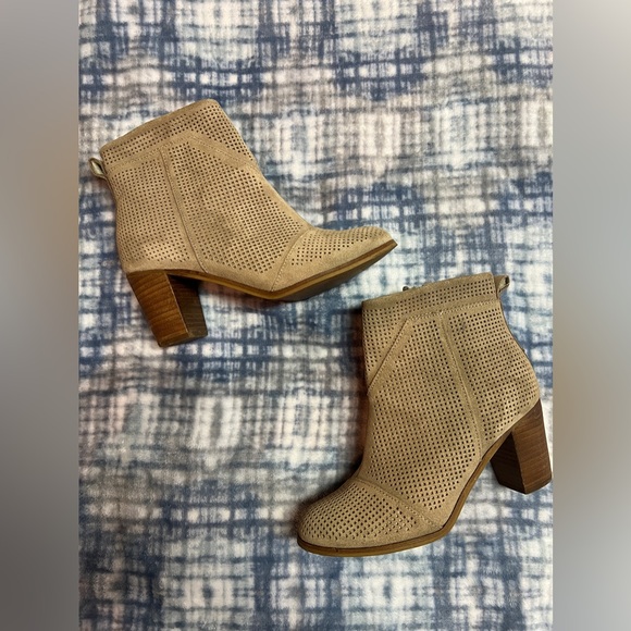 Toms Perforated Ankle Boots - Picture 2 of 7